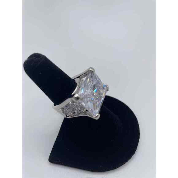 Nolan Miller Crystal Ring Size 7 new with original paperwork - Picture 5 of 16